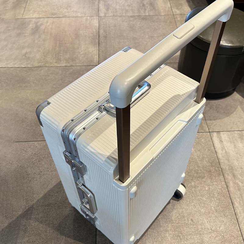 Nouvelle valise à poignée larg - Spinner Wheel Rolling Suitcase 20 Inch avis et prix